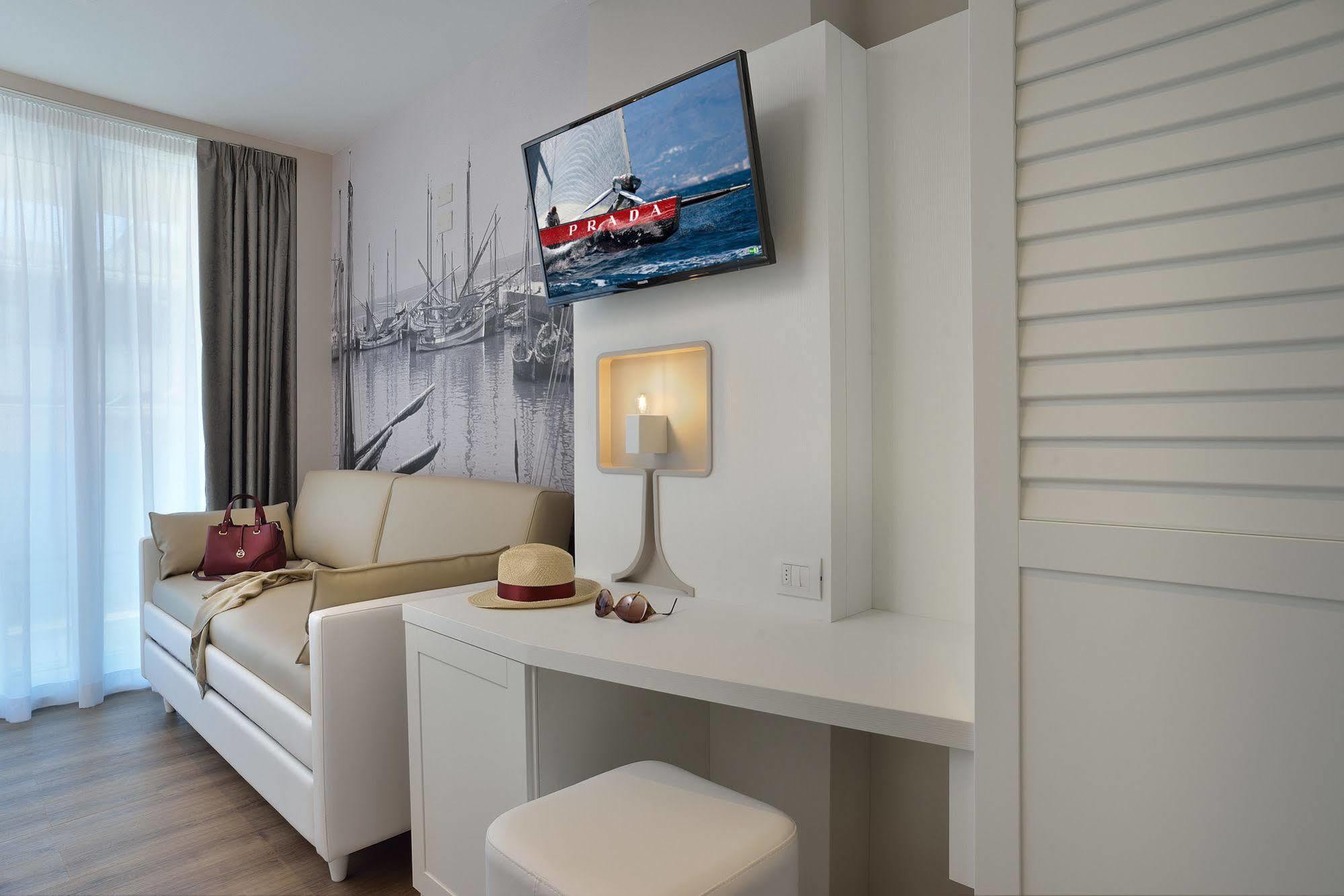Embassy Hotel & Spa Cattolica Exterior photo